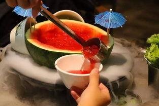 北京夏天吃瓜视频,北京街头吃瓜盛况一览