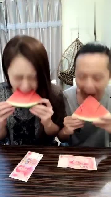 夫妻吃瓜视频,揭秘娱乐圈背后的甜蜜与辛酸