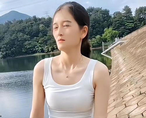 厦门美女钓鱼吃瓜视频,视频走红网络