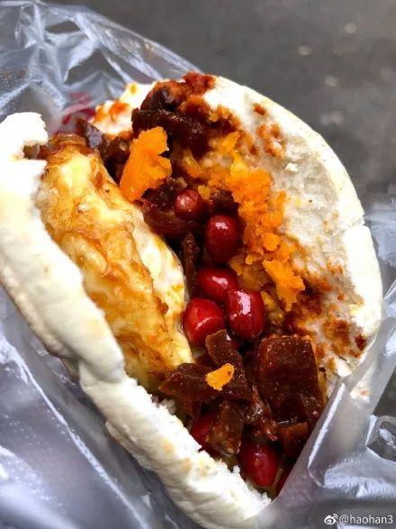 吃八瓜鱼夹馍视频,创意美食新体验，视频带你一探究竟