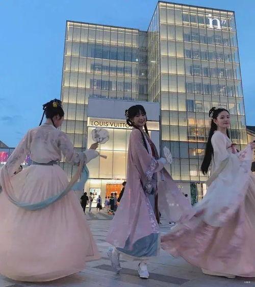 汉服吃瓜的小视频怎么做,跟随小视频探寻汉服与美食的奇妙融合