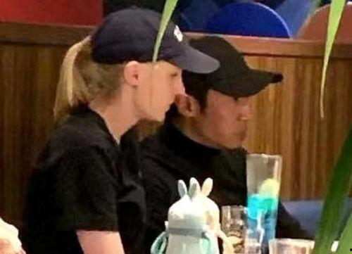 一家四口吃瓜事件真相视频,揭秘背后惊人内幕